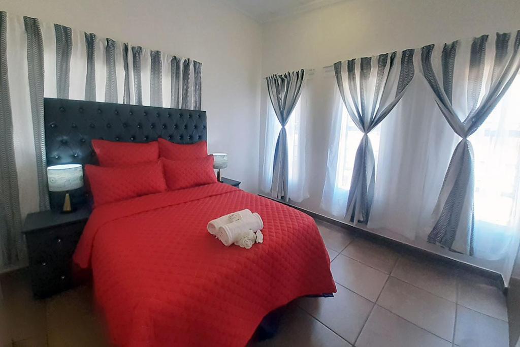 Queens Palace Pretoria Room photo