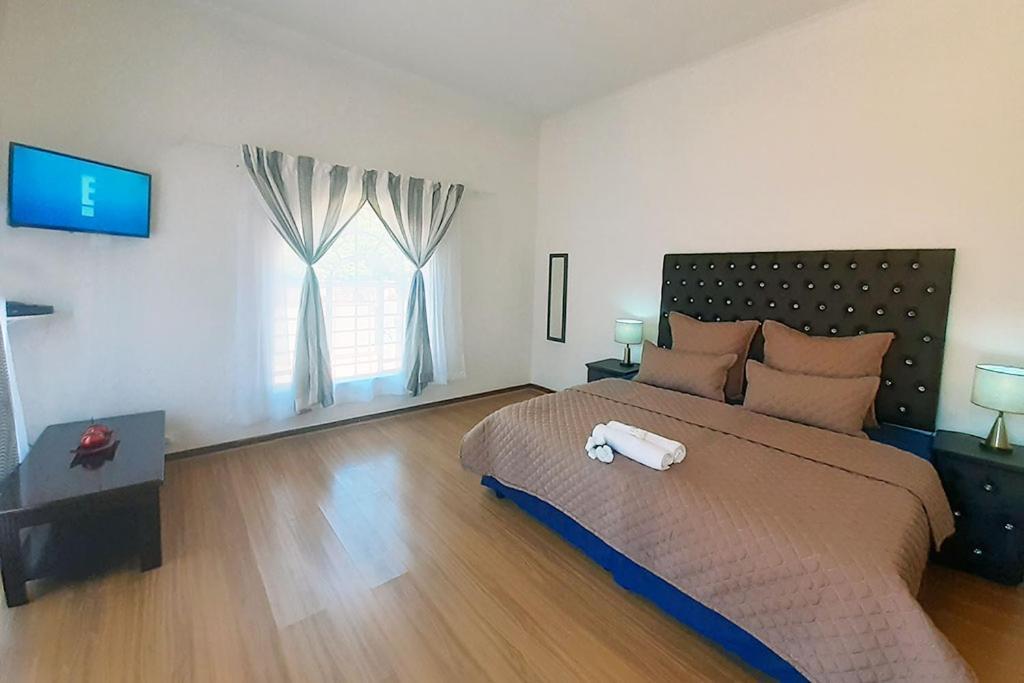 Queens Palace Pretoria Room photo