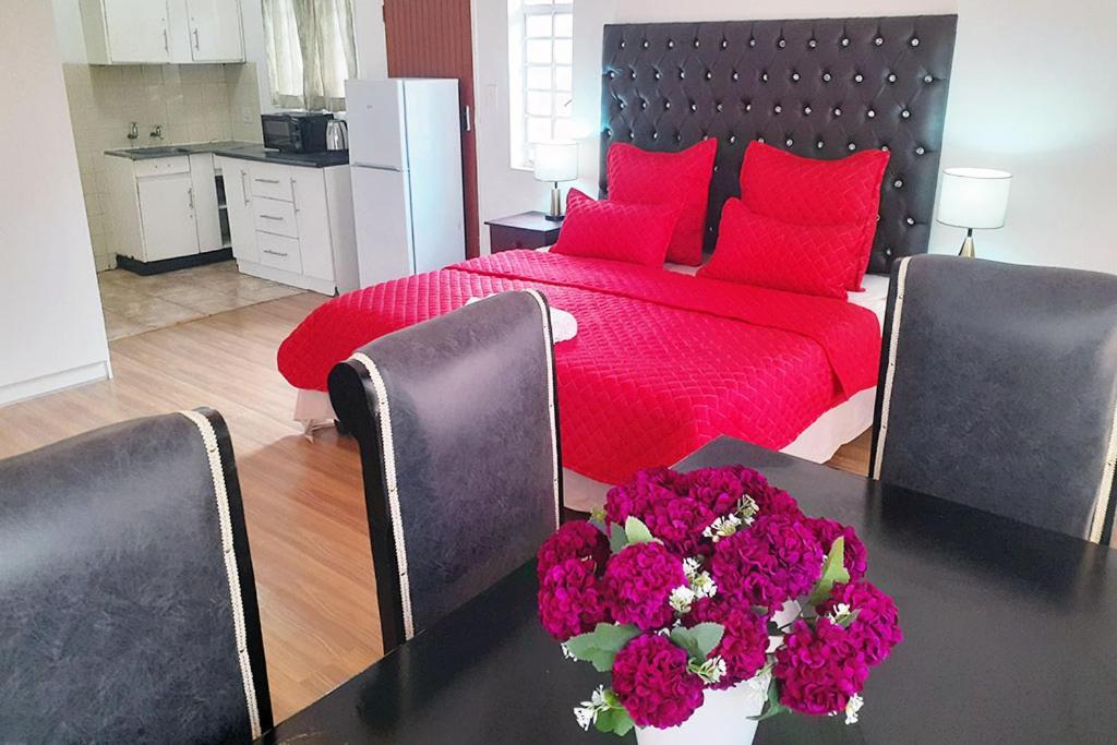 Queens Palace Pretoria Room photo