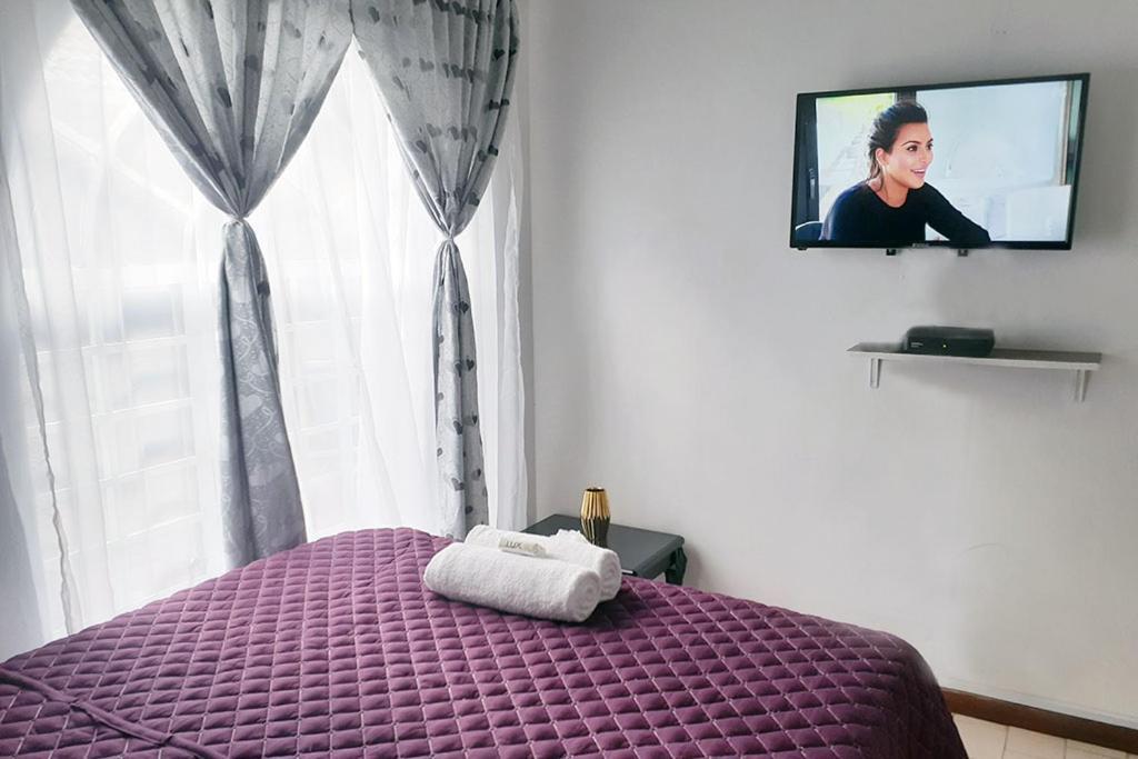 Queens Palace Pretoria Room photo