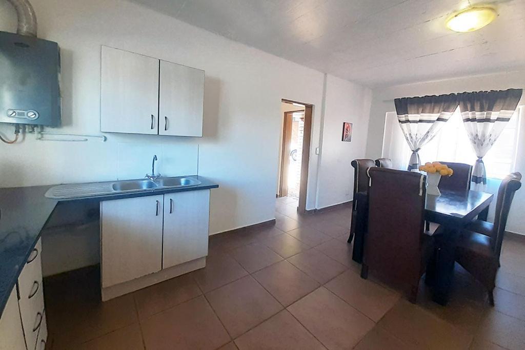 Queens Palace Pretoria Room photo