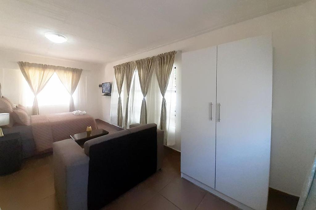 Queens Palace Pretoria Room photo