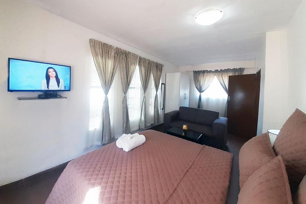 Queens Palace Pretoria Room photo